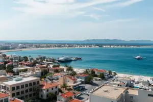 Larnaka 2026: Widok na miasto z lotniska, łączenie Finikoudes i plaży Mackenzie, idealne miejsce na relaks